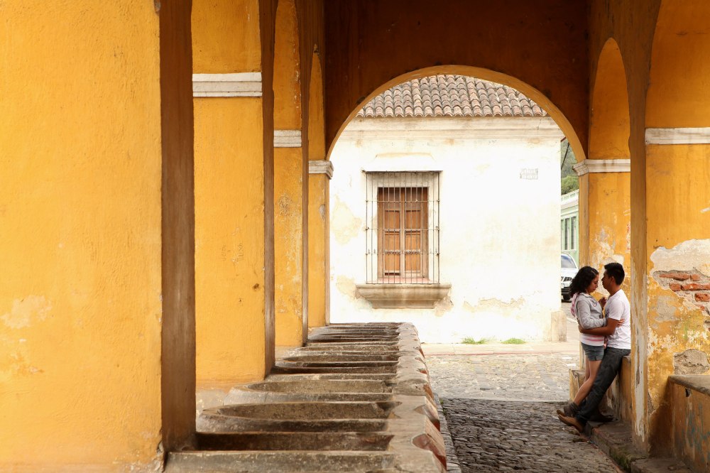 Two teens kiss and flirt in Antigua Centro. Photo: Alex Washburn