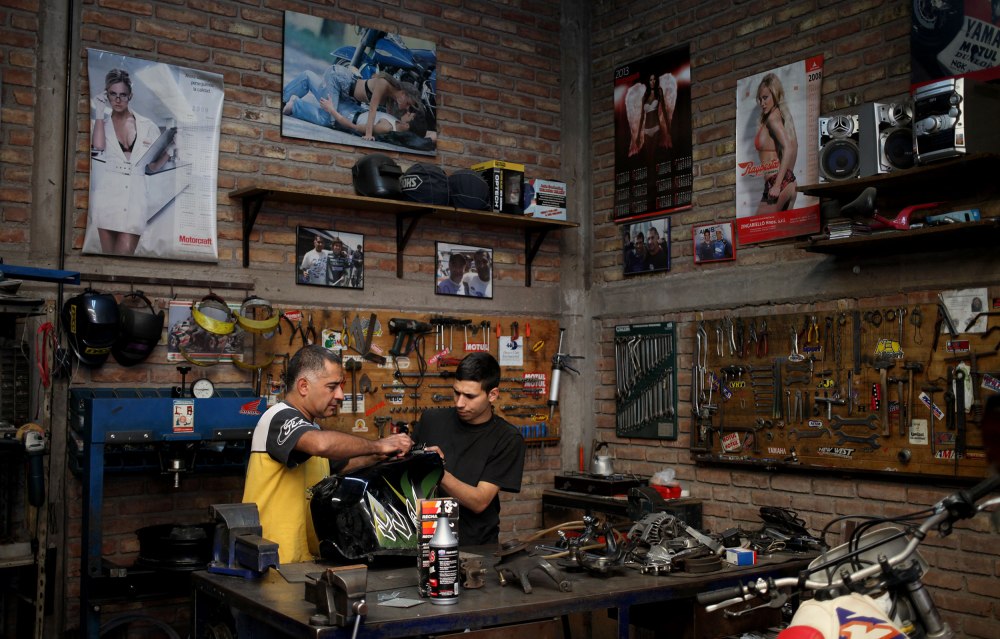 Ariel (left) discusses the crack with his apprentice. Photo: Alex Washburn
